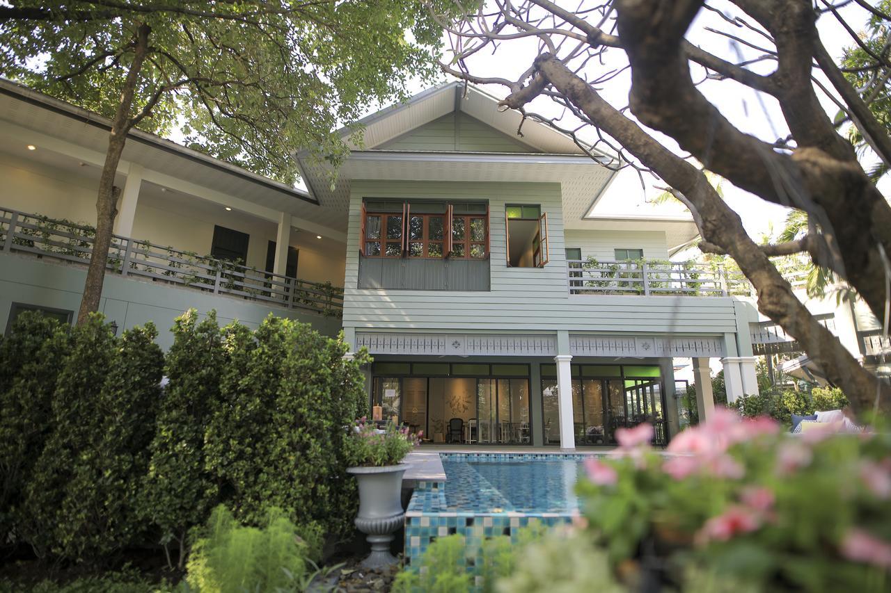 The Raweekanlaya Bangkok Exteriér fotografie The residence of the Thai ambassador to China